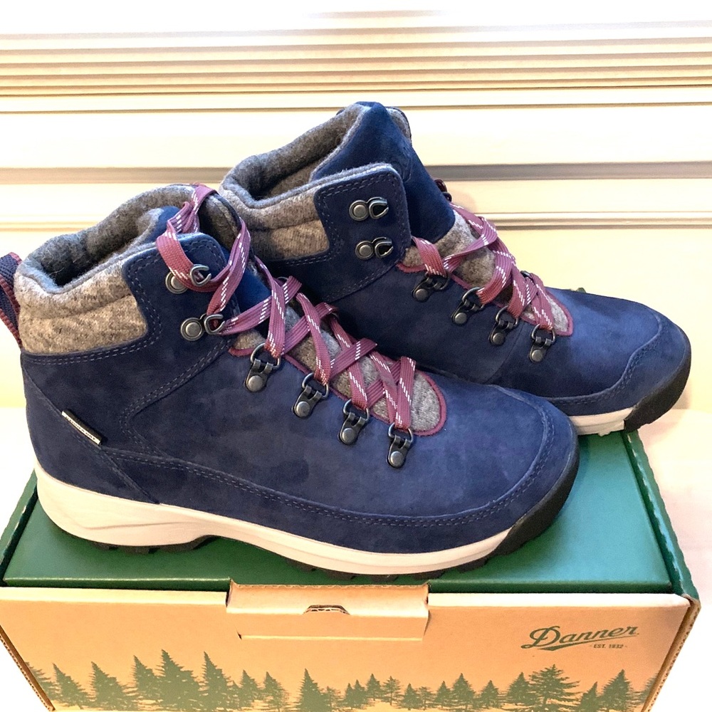 NWT Danner Women’s Waterproof Boots